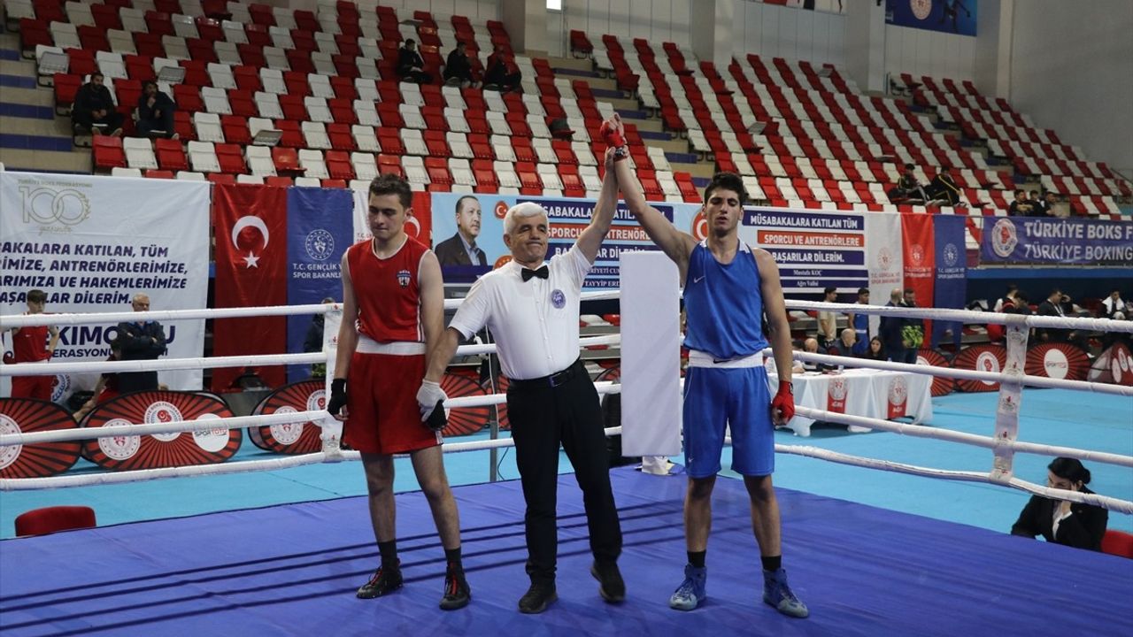 Ağrı'da Genç Erkekler Türkiye Ferdi Boks Şampiyonası Devam Ediyor