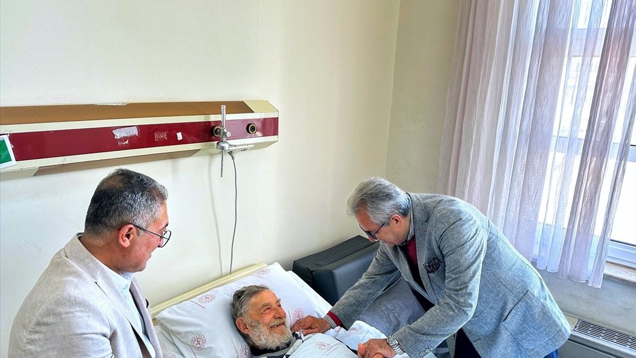 Ahmet Mekin Hastaneye Kaldırıldı: Kalça Kemiği Kırıldı