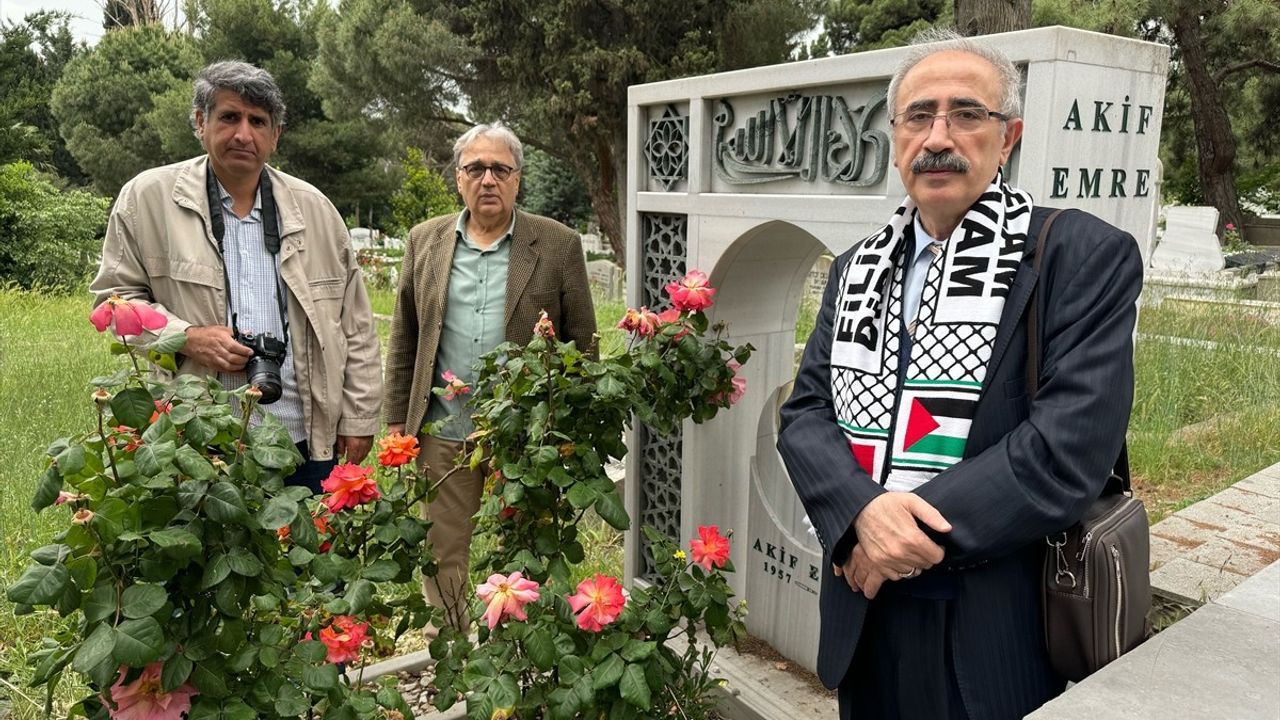 Akif Emre Eyüpsultan'da Anıldı