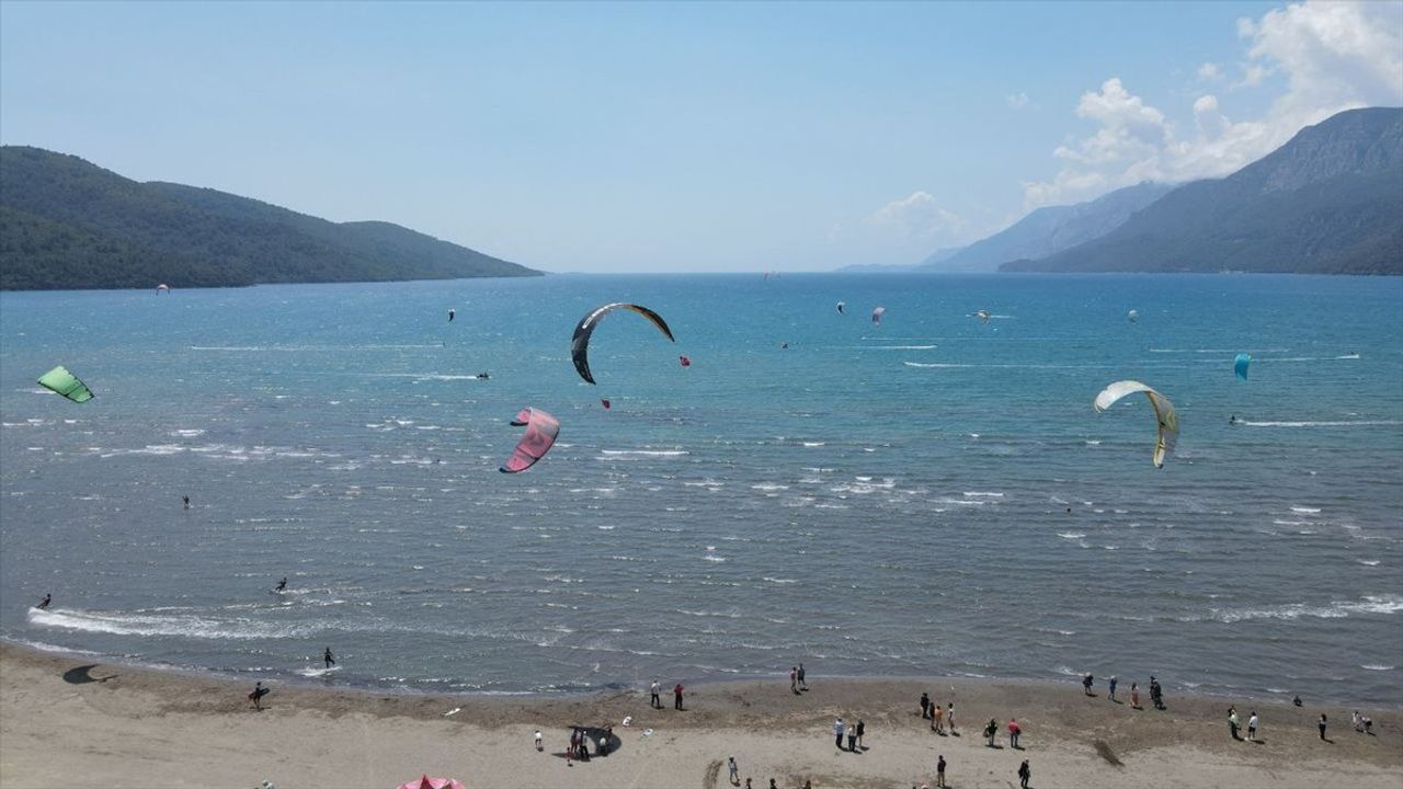 Akyaka'da Rüzgar Sörfü Şenliğiyle Heyecan Dolu Anlar