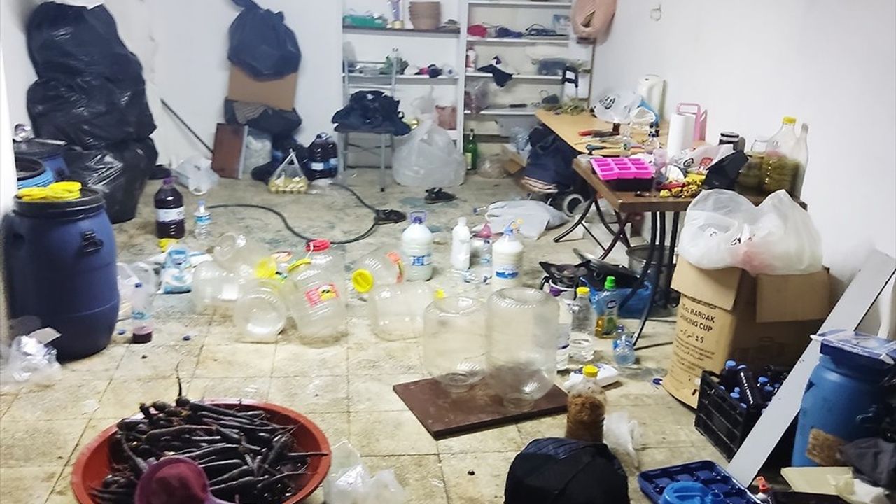 Alanya'da Sağlıksız Şalgam Üretimi Yapan İşletme Mühürlendi