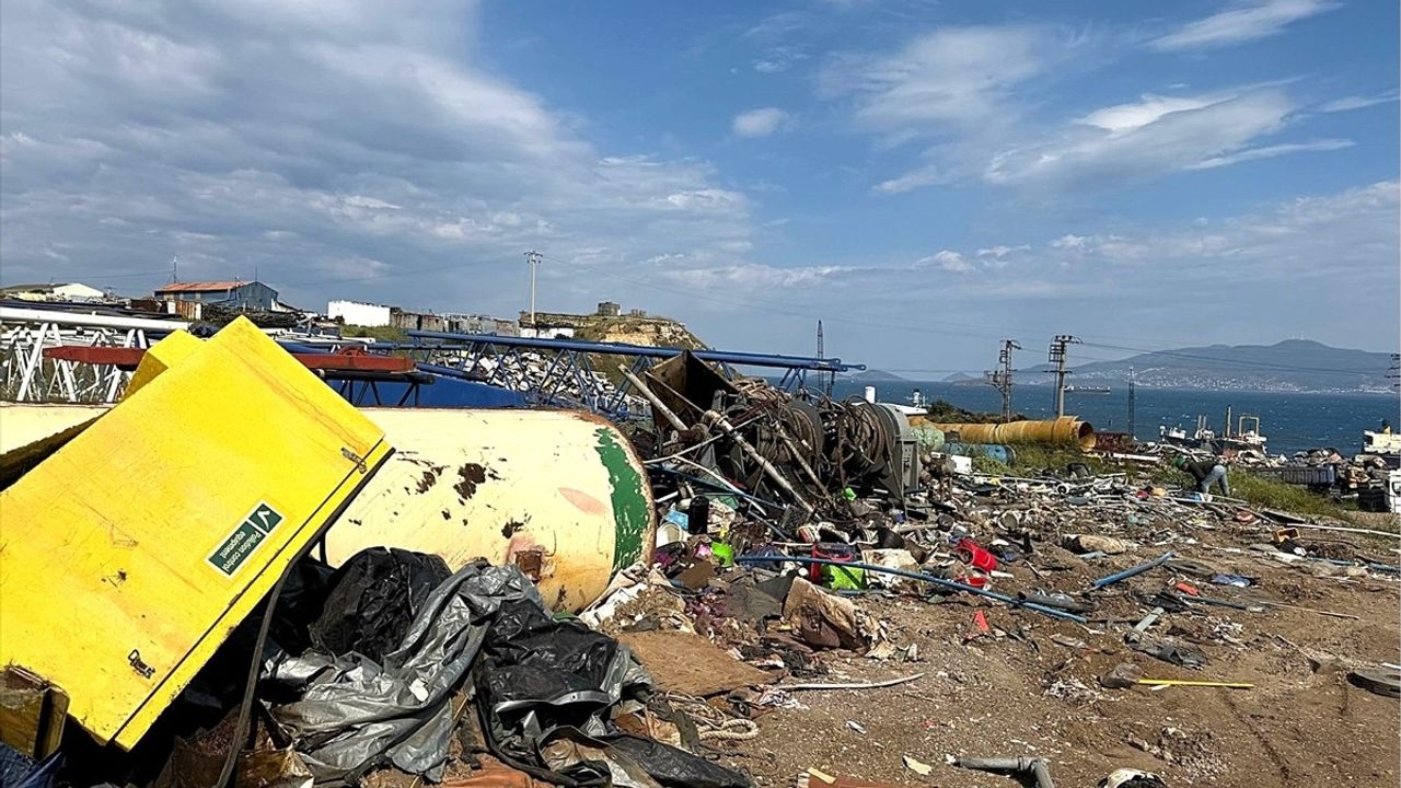 Aliağa Gemi Söküm Bölgesi'nde Tehlikeli Atık Skandalı