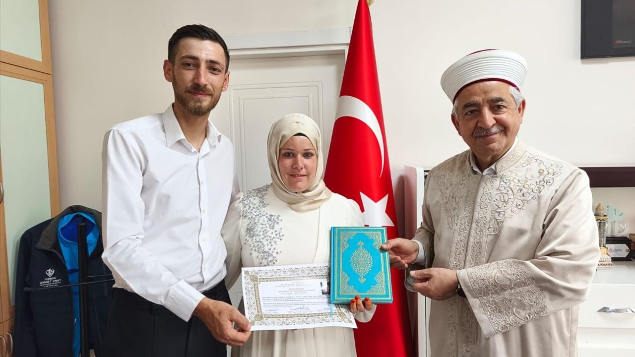 Alman Kadın Müslüman Oldu: Tamara'nın İhtida Töreni