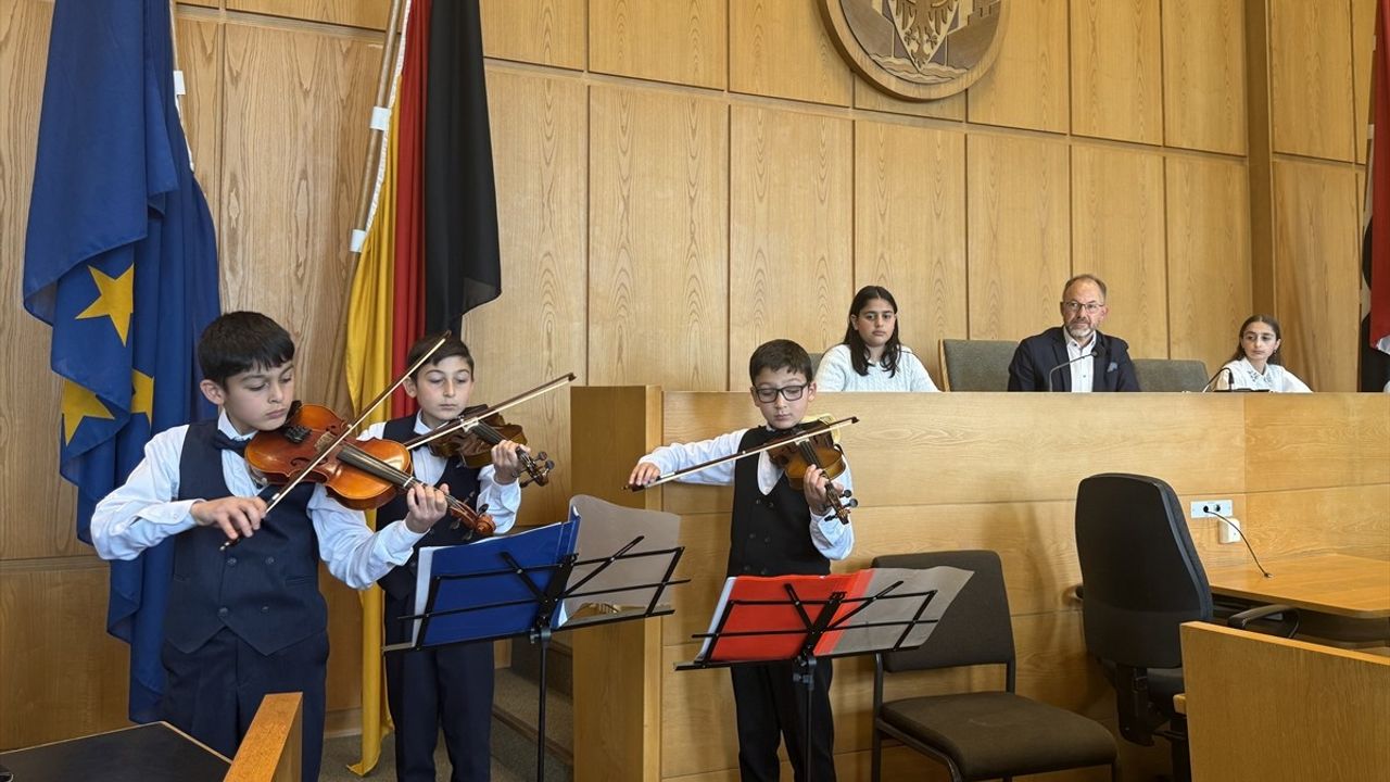 Almanya'da Göçmen Çocuklar Mecliste