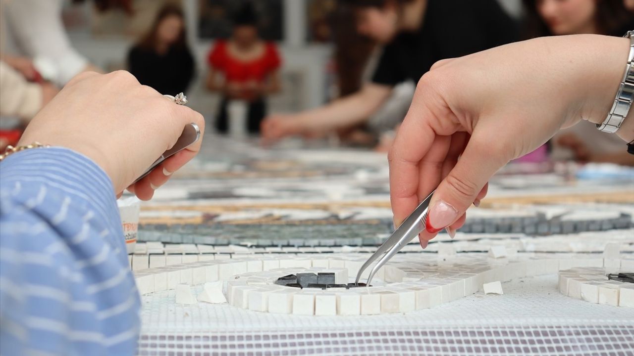 Amasya Üniversitesi'nden 1800 Yıllık Mozaiğe Genç Dokunuş