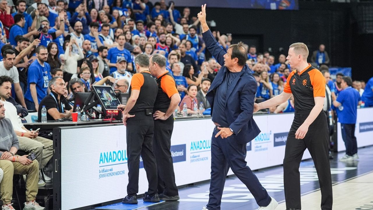 Anadolu Efes, Panathinaikos'u 85-82 Yenerek Seriyi Eşitledi