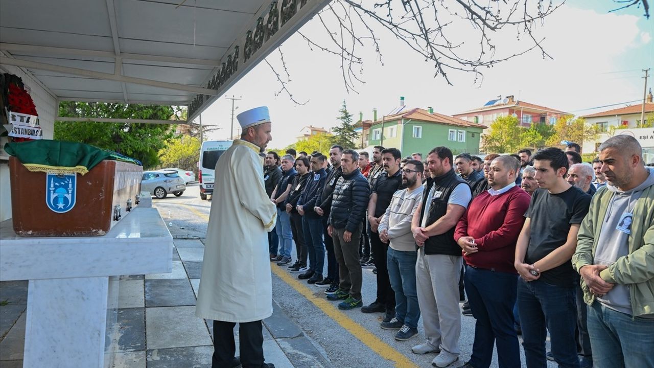Ankara'da Cinayet: Komşu Tarafından Öldürülen Kadının Cenazesi Defnedildi