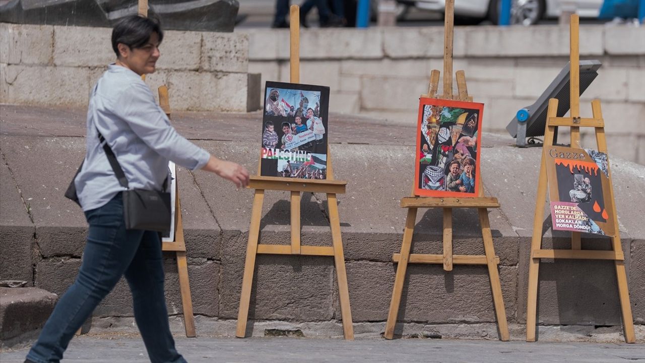 Ankara'da Gazze İçin Tek Kişilik Eylem
