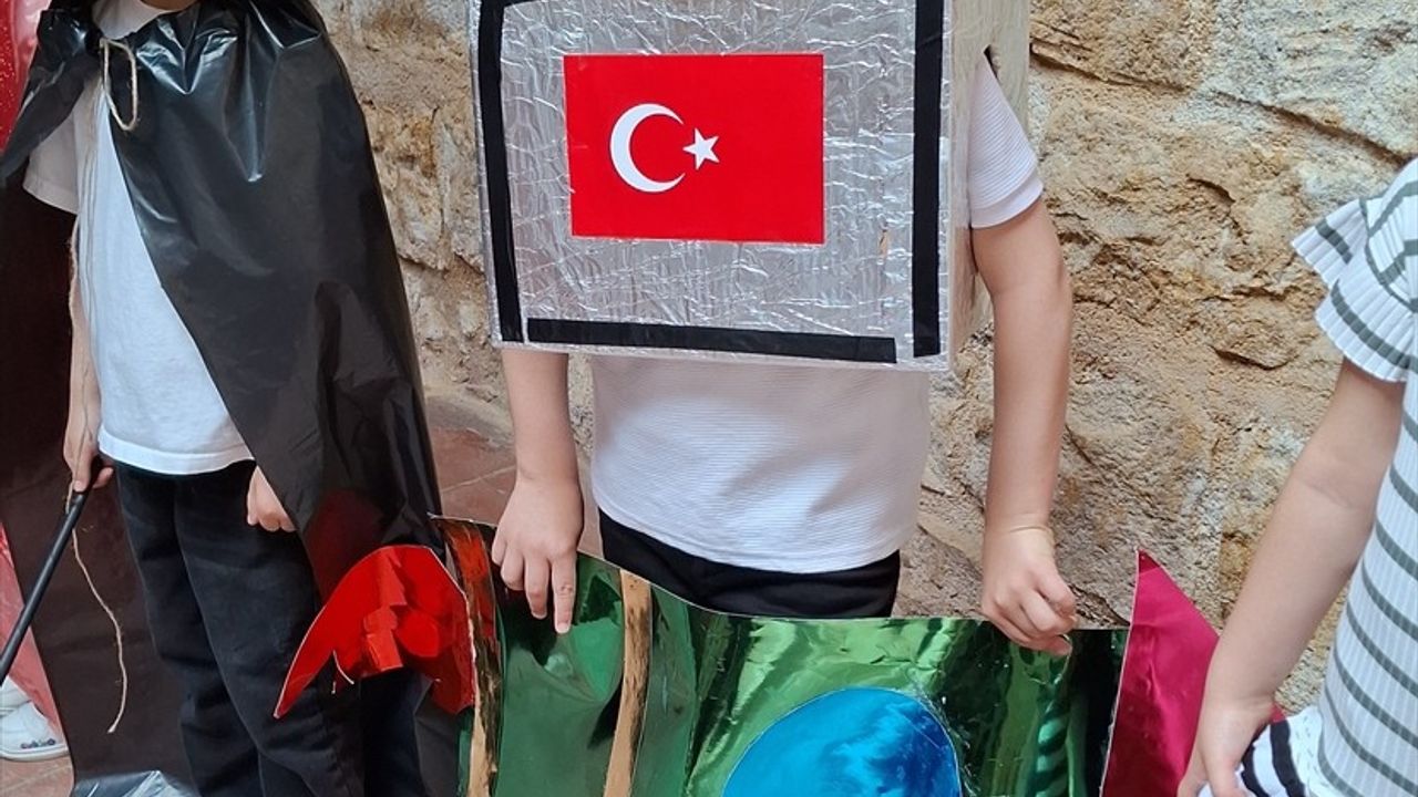 Ankara'da Öğrenciler Geri Dönüşümle Moda Tasarladı