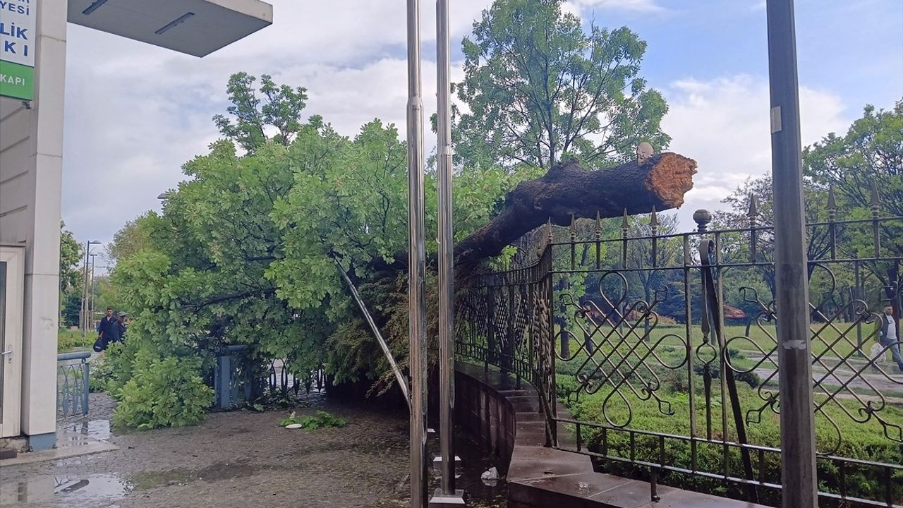 Ankara'da Şiddetli Fırtına ve Sağanak Yağış