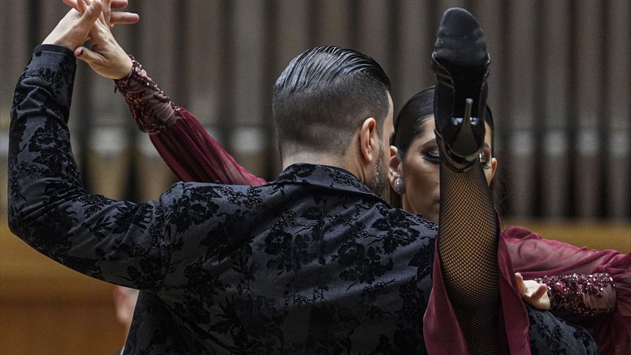 Ankara'da Tango Rüzgarı: Rus Tango Passional Orkestrası Konseri