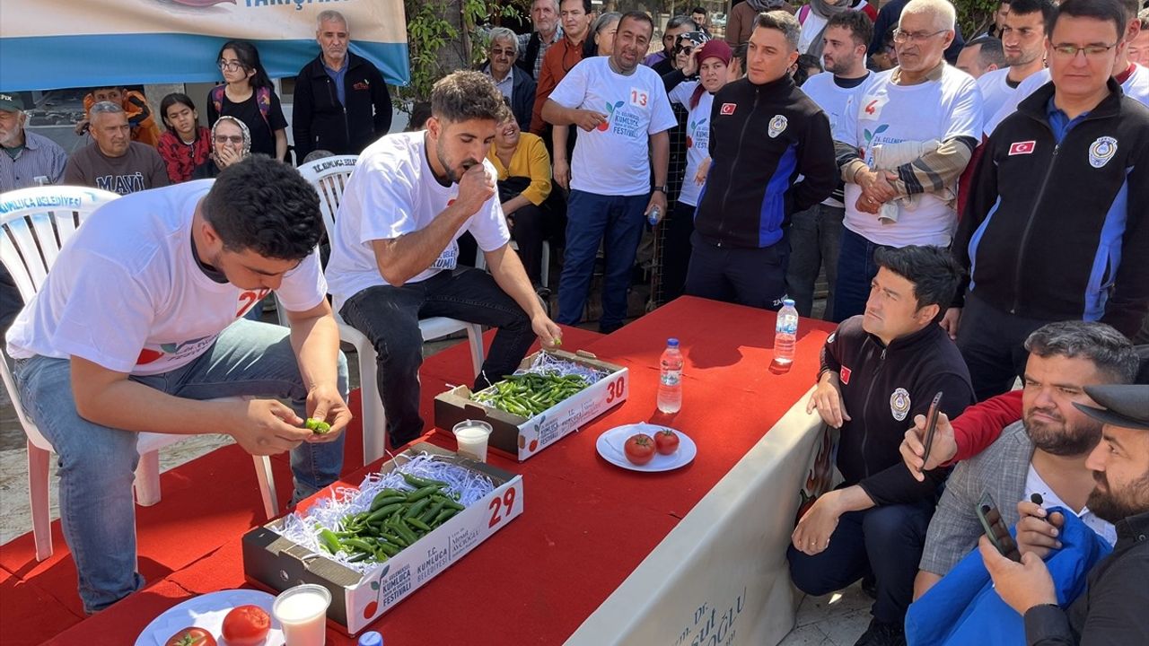 Antalya'da Acı Biber Yeme Yarışması