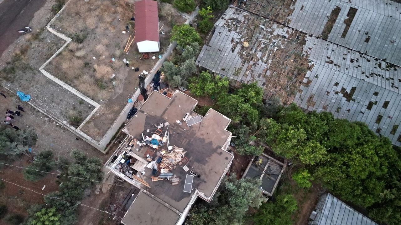 Antalya'da Hortum Felaketi: Evler ve Seralar Zarar Gördü