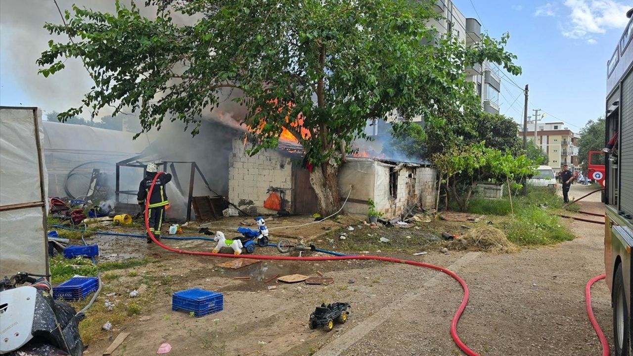 Antalya'da Müstakil Evde Yangın