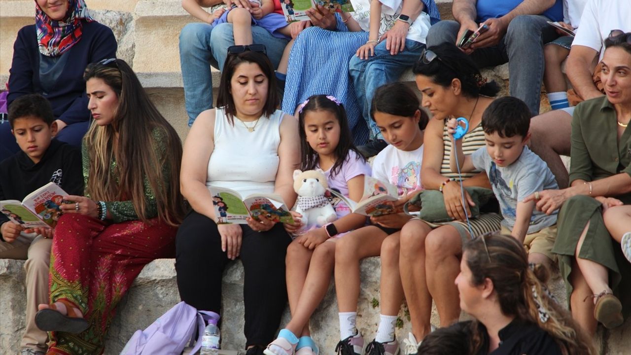 Antalya'da Okuma Bilincine Dikkat Çeken Etkinlik