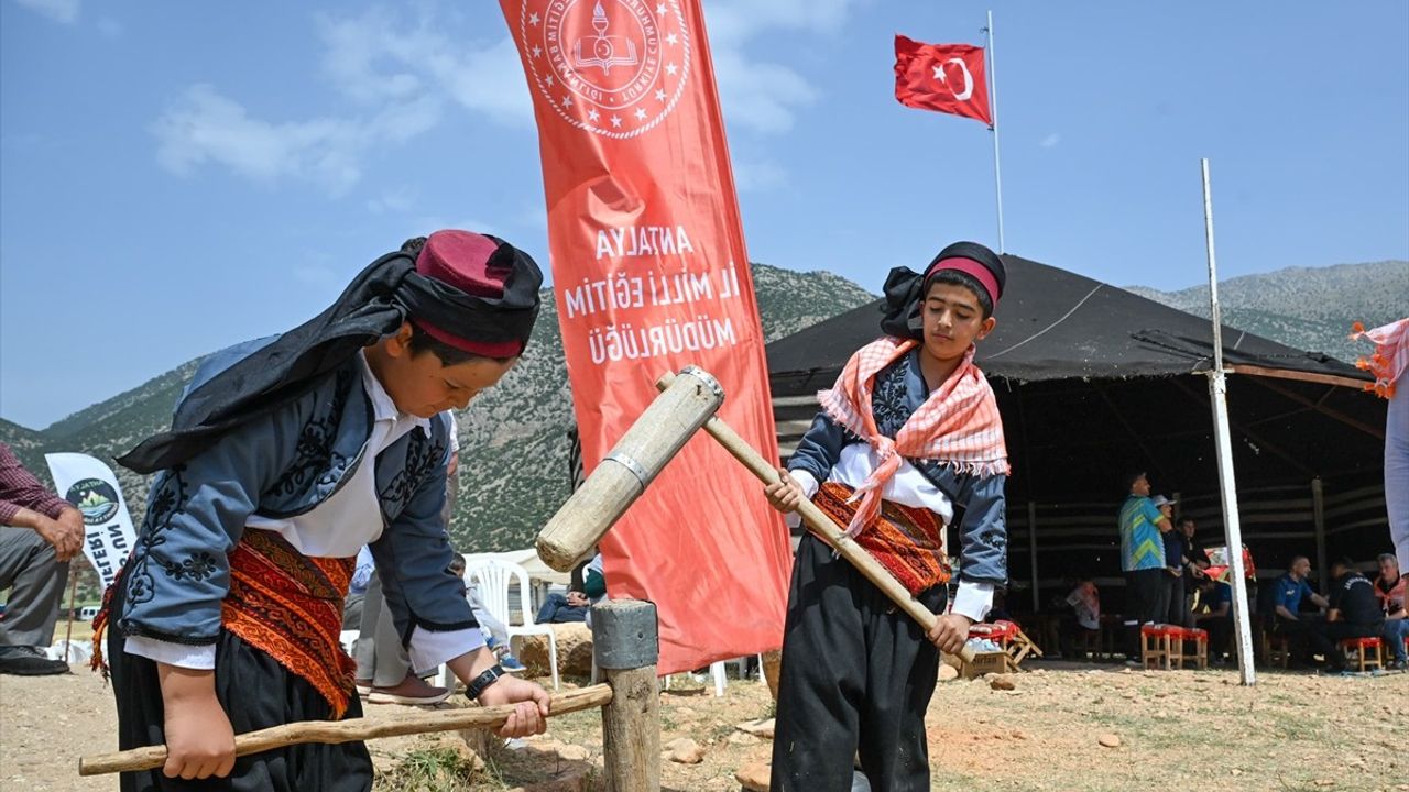 Antalya'da 'Toros'un Kaşifleri' Projesi Tanıtıldı