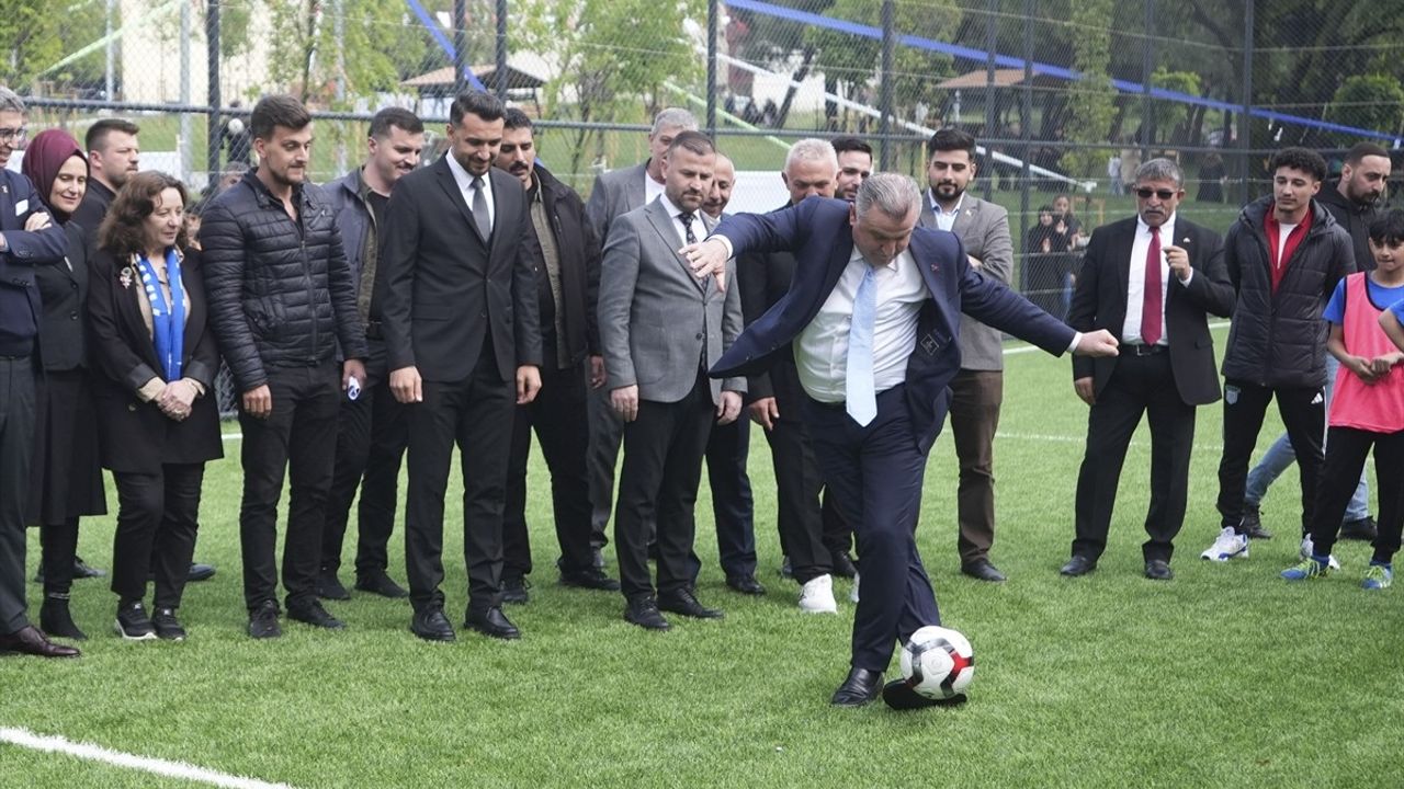 Arnavutköy'de Kapalı Yüzme Havuzlarının Açılışı Gerçekleşti