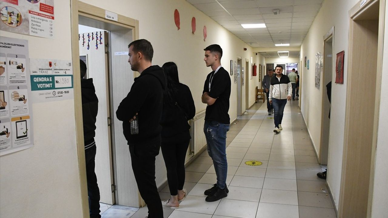 Arnavutluk Genel Seçimlerinde Oy Kullanma Süreci Tamamlandı