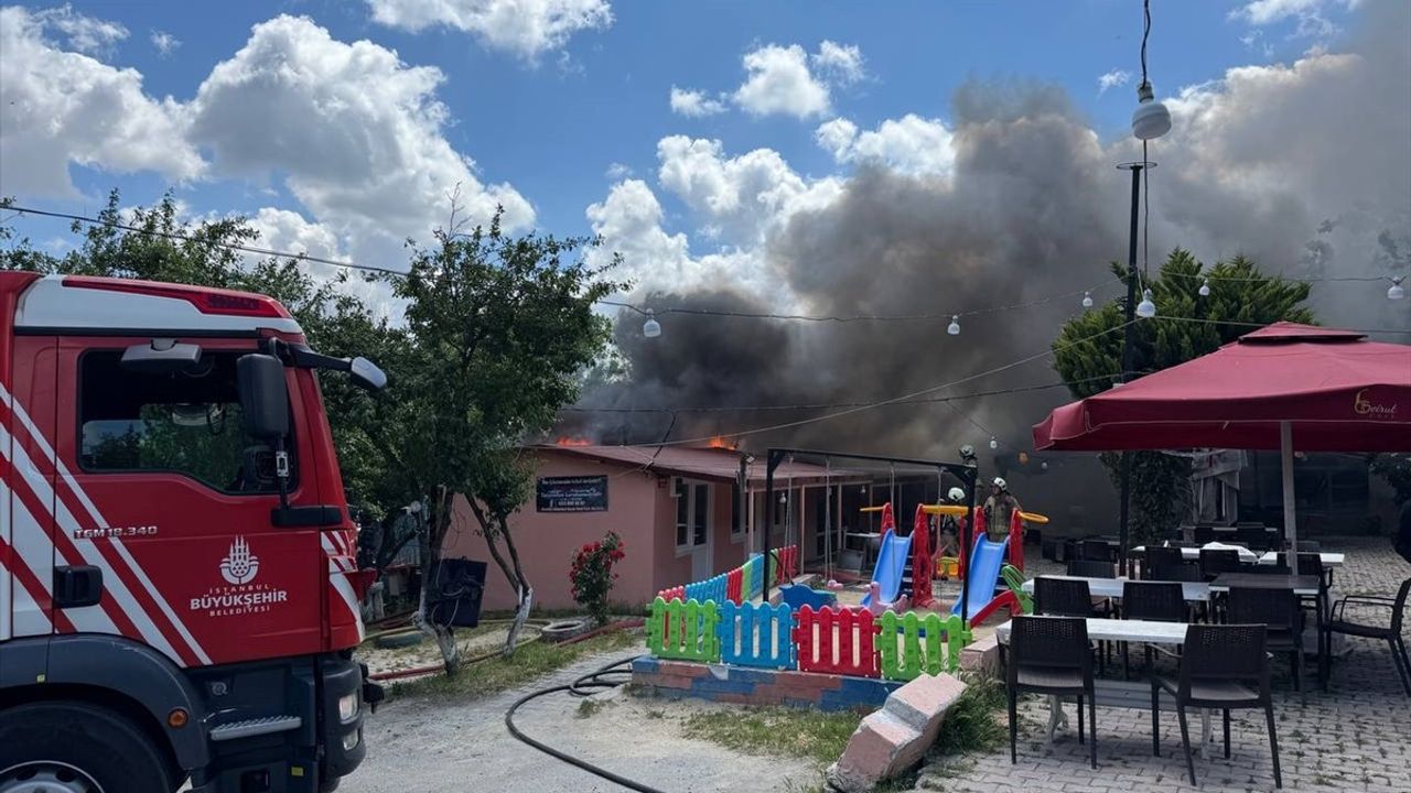 Avcılar'da Mangal İşletmesinde Yangın Kontrol Altına Alındı