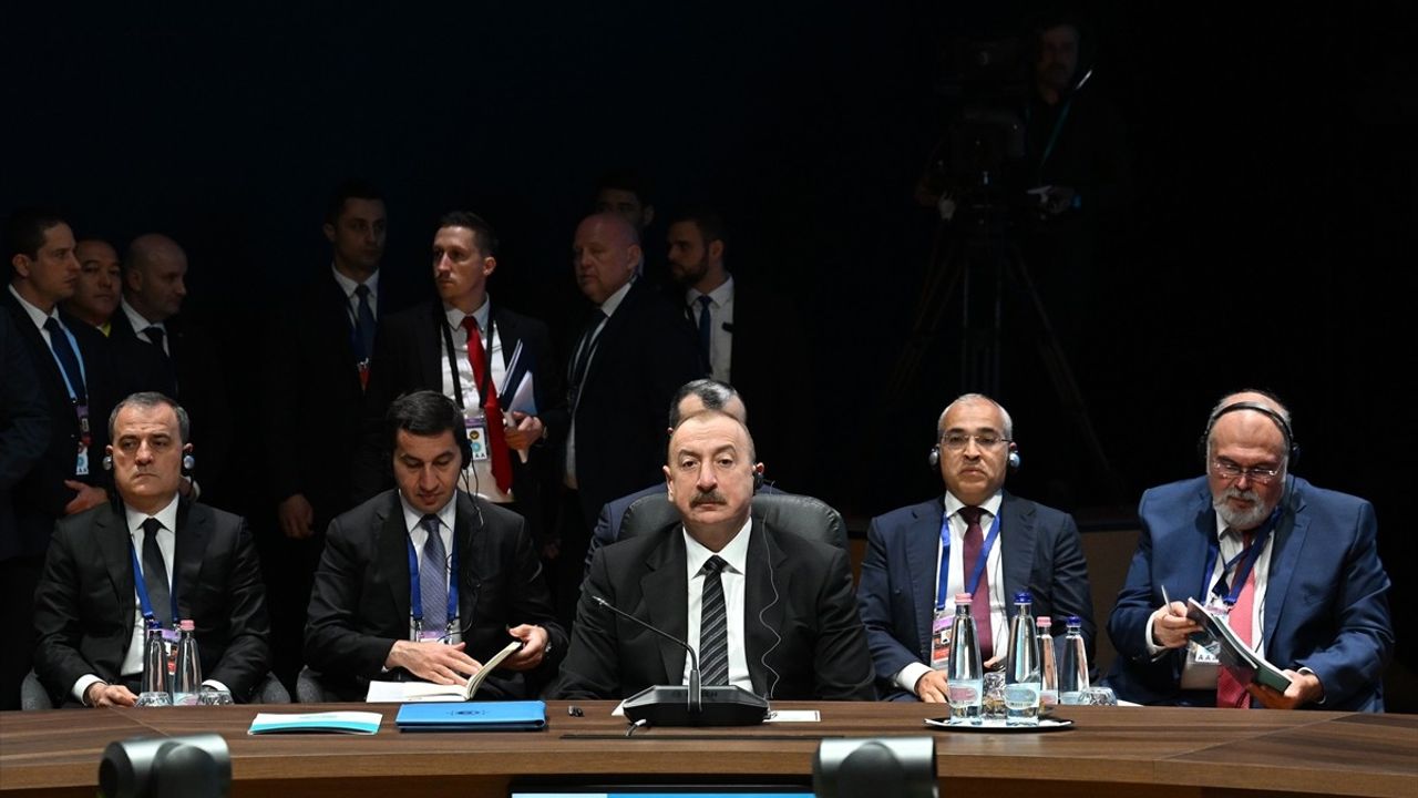 Azerbaycan Cumhurbaşkanı Aliyev, Türk Devletleri Zirvesi'nde Ulaşım İşbirliklerini Vurguladı