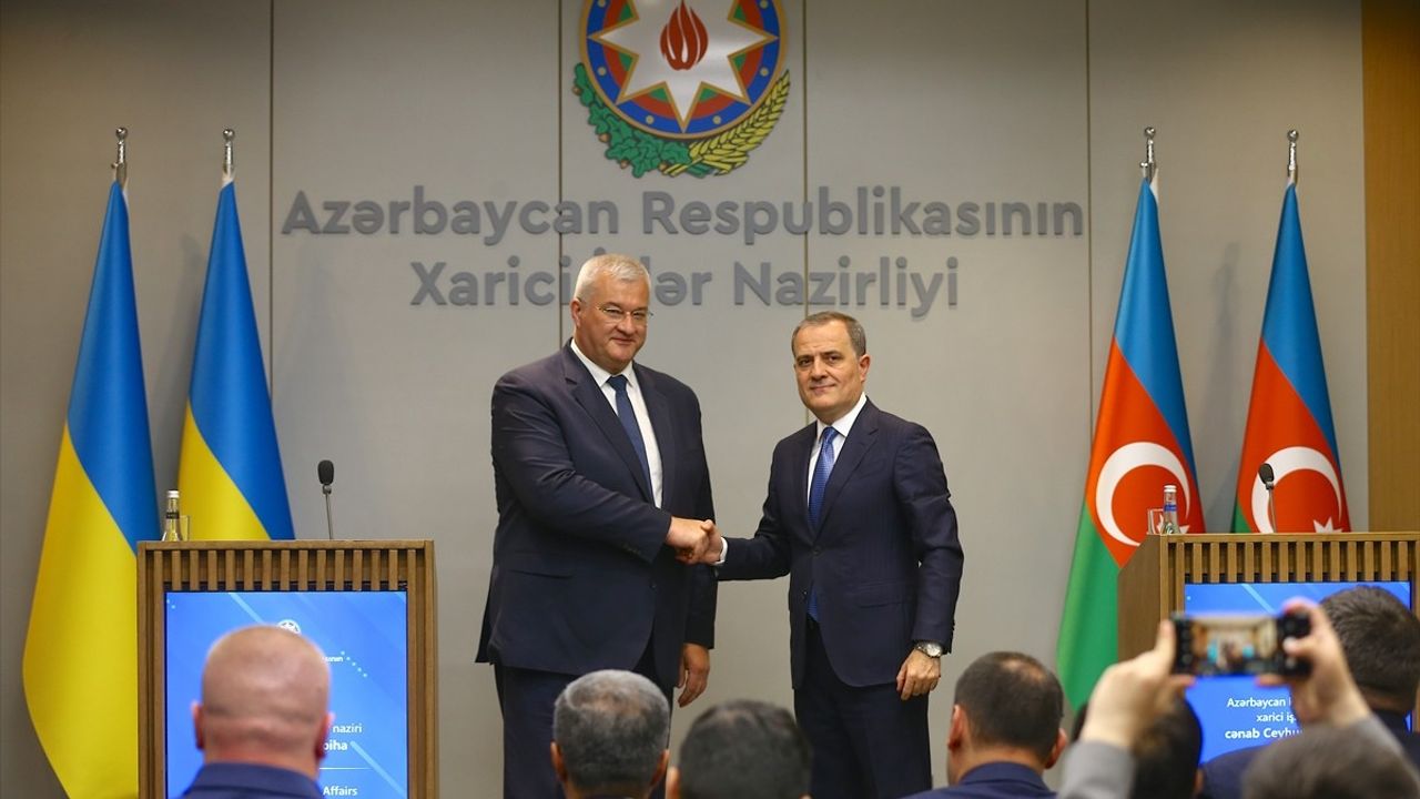 Azerbaycan ve Ukrayna Dışişleri Bakanları Bakü'de Buluştu