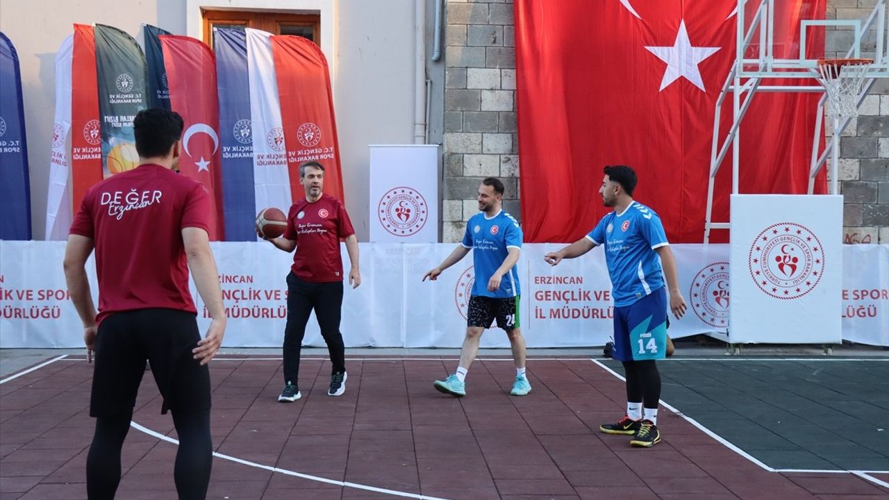 Bakan Bayraktar Gençlerle Basketbol Oynadı