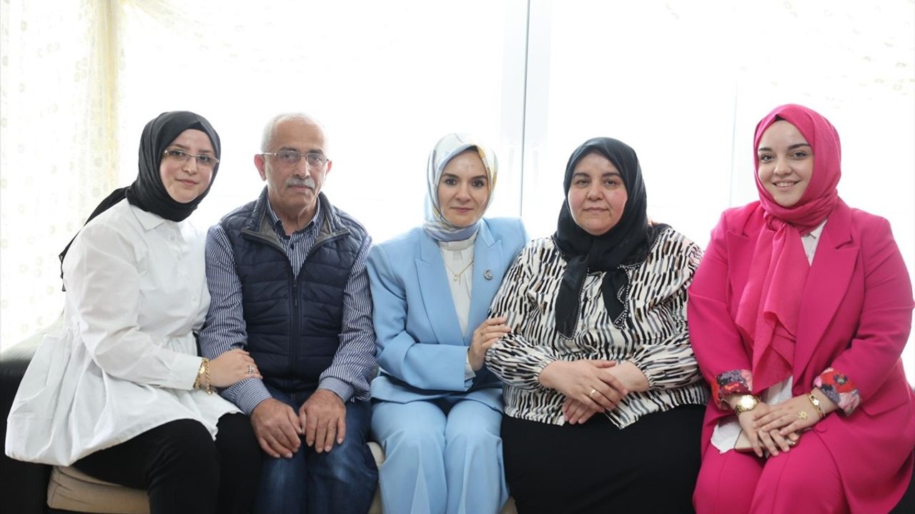 Bakan Göktaş, Şehit Ailesine Ziyaret Gerçekleştirdi