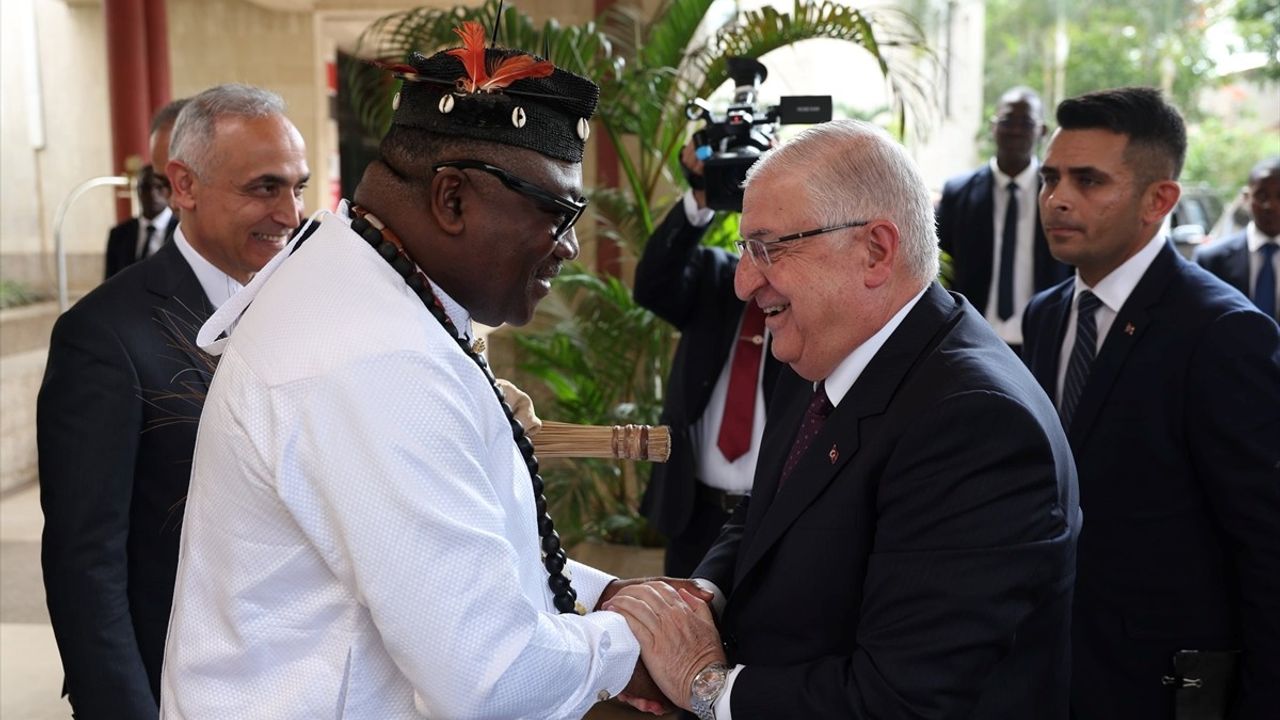 Bakan Güler, Kamerun'da DEİK Üyeleriyle Görüştü