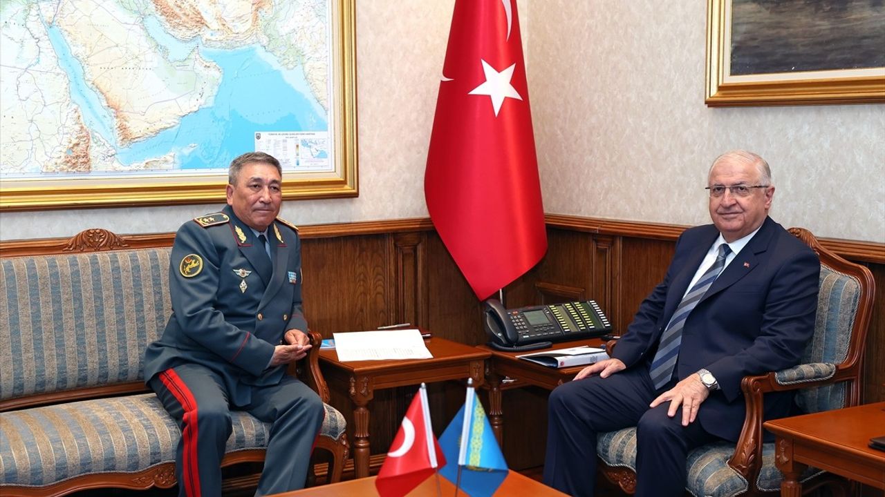 Bakan Güler, Kazakistan Genelkurmay Başkanı Kemaletdinov'u Ağırladı