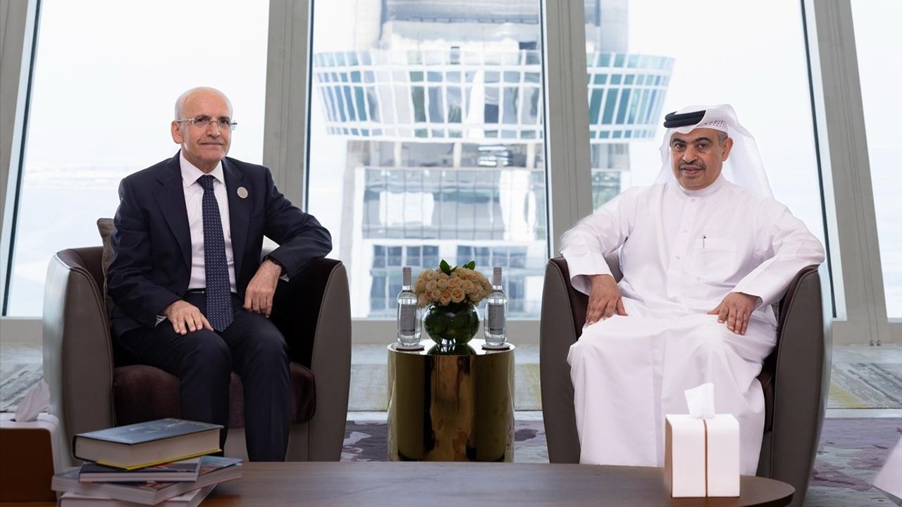 Bakan Şimşek Doha'da Türkiye'deki Yatırım Fırsatlarını Tanıttı