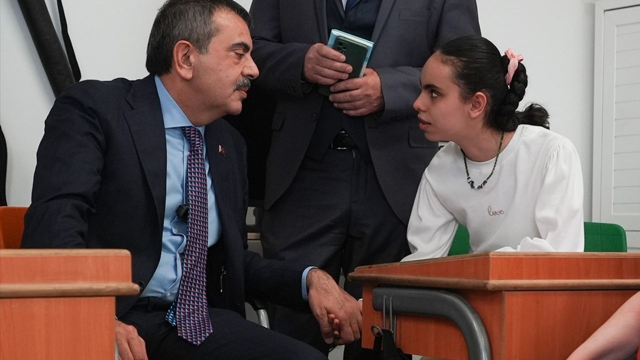 Bakanlar Tekin ve Göktaş Kani Karaca Görme Engelliler İmam Hatip Anadolu Lisesi'nde