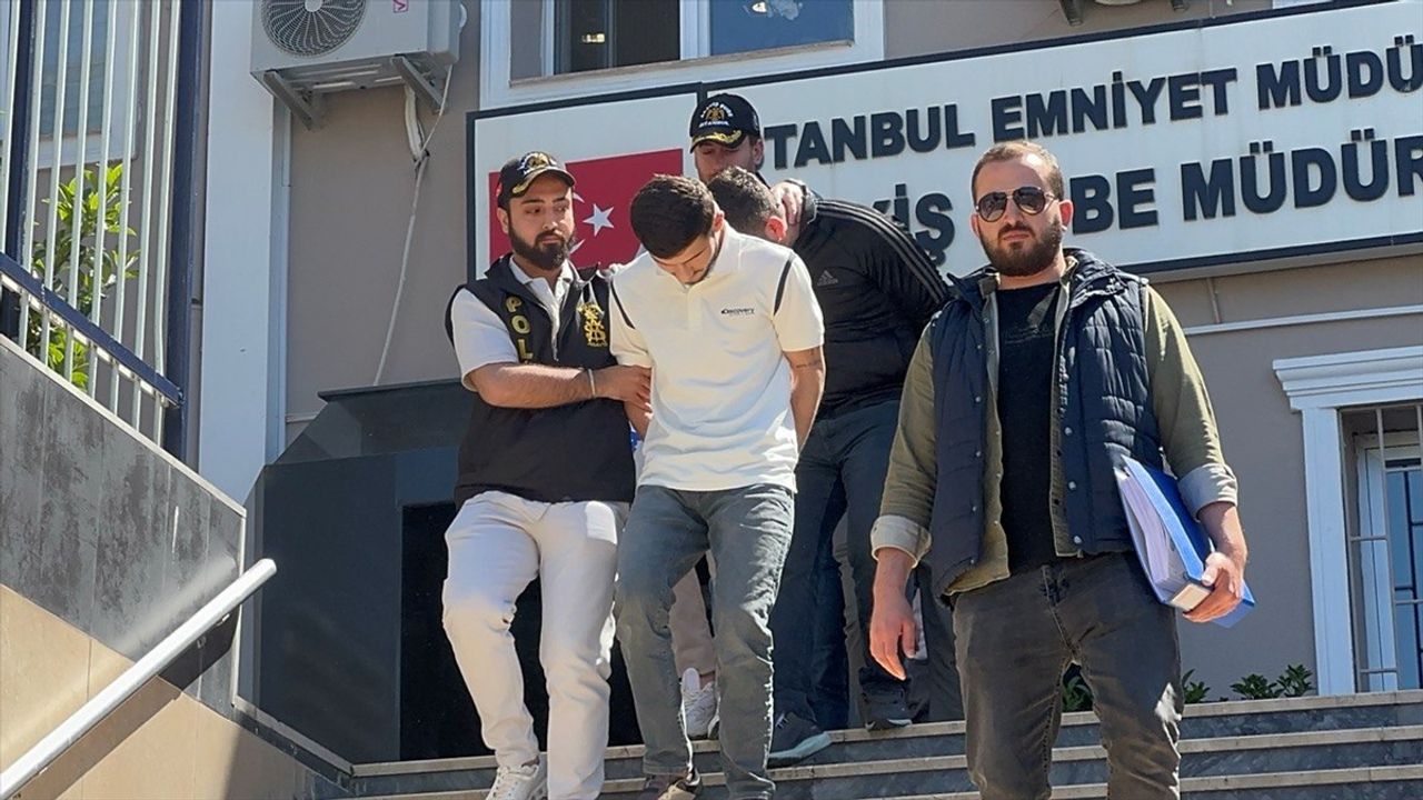 Bakırköy'de Kuyumcudan Değerli Eşyalar Çalındı