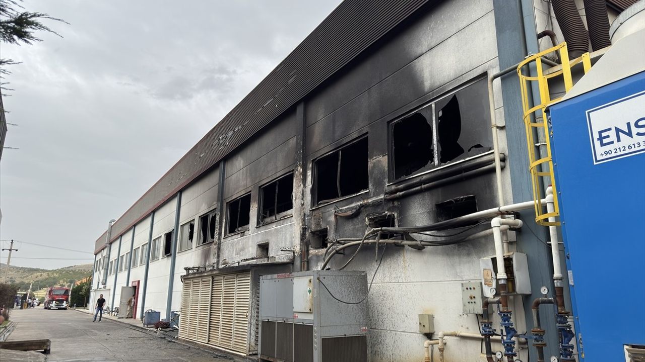 Balıkesir'de Zincir Üretimi Yapan Fabrikada Yangın Çıktı