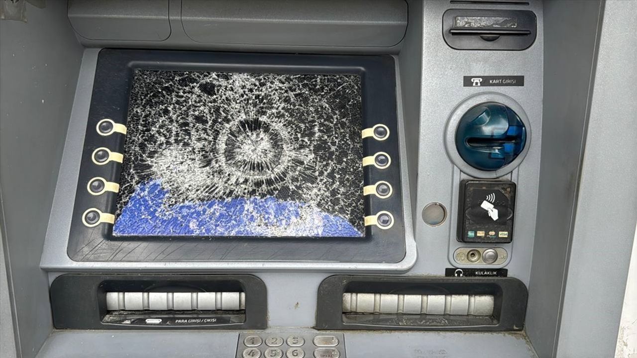 Bayrampaşa'da ATM Saldırısı: 4 Cihaz Zarar Gördü