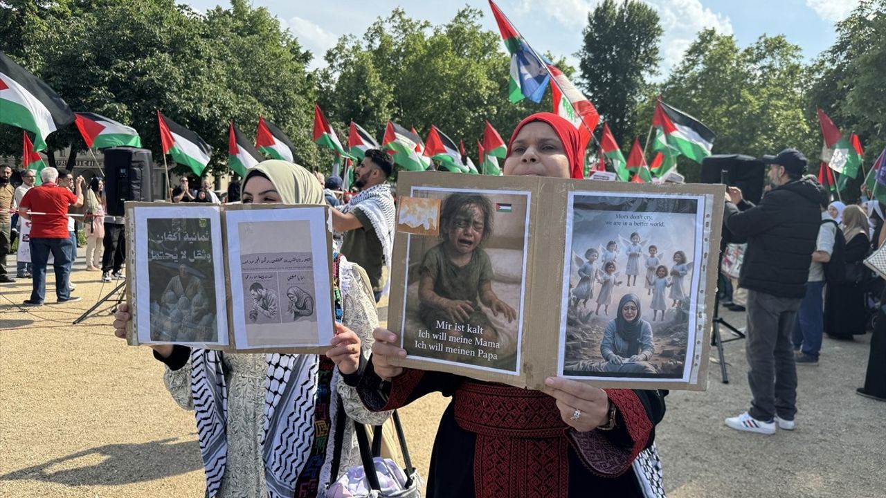 Berlin'de Filistin'e Destek Gösterisi