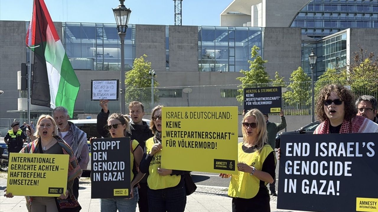 Berlin'de İsrail Cumhurbaşkanı Herzog'un Ziyareti Protesto Edildi