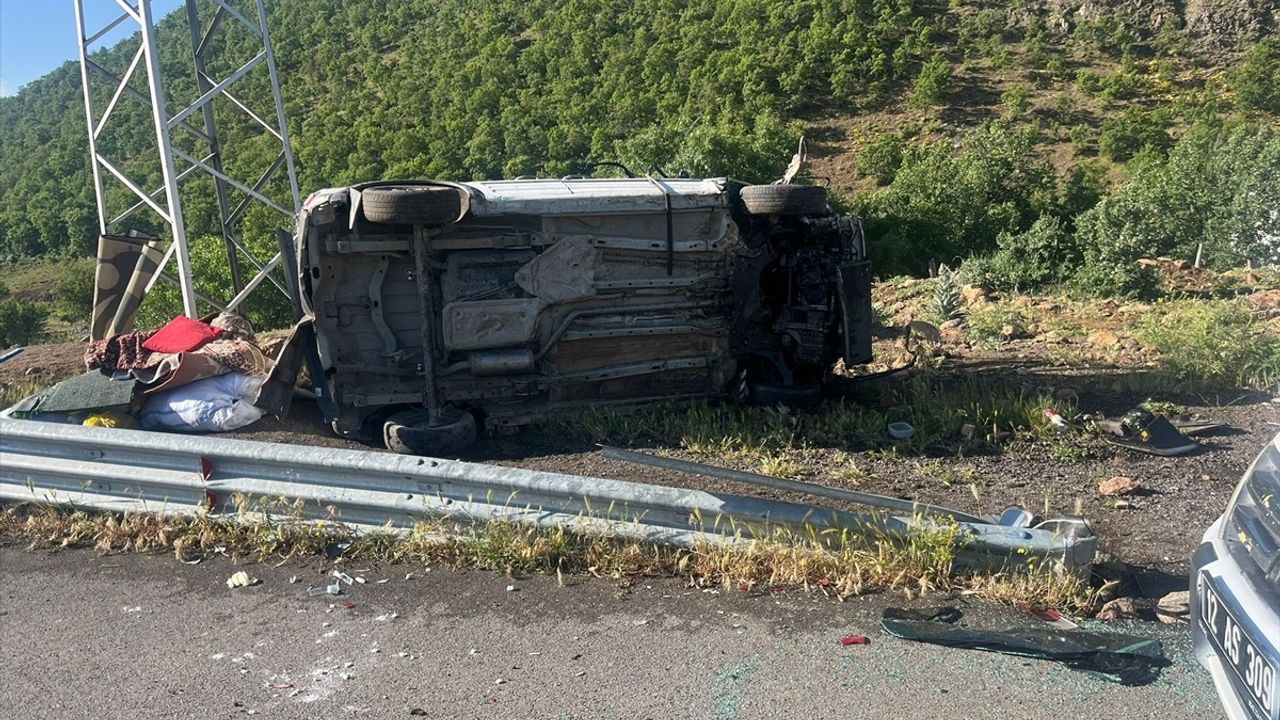 Bingöl'de Takla Atan Araçta 5 Kişi Yaralandı