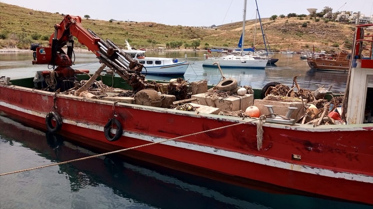 Bodrum'da Deniz Dibi Temizliği: 20 Ton Atık Toplandı