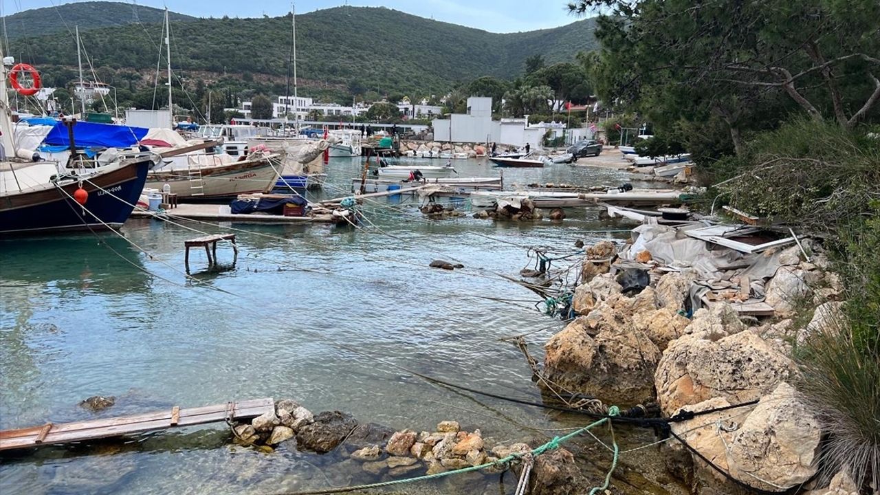 Bodrum'da Terk Edilmiş Tekneler ve Yasa Dışı Tonozlar Kaldırıldı
