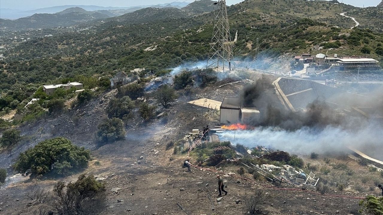 Bodrum'da Yerleşim Yerlerine Yakın Yangın Kontrol Altına Alınıyor