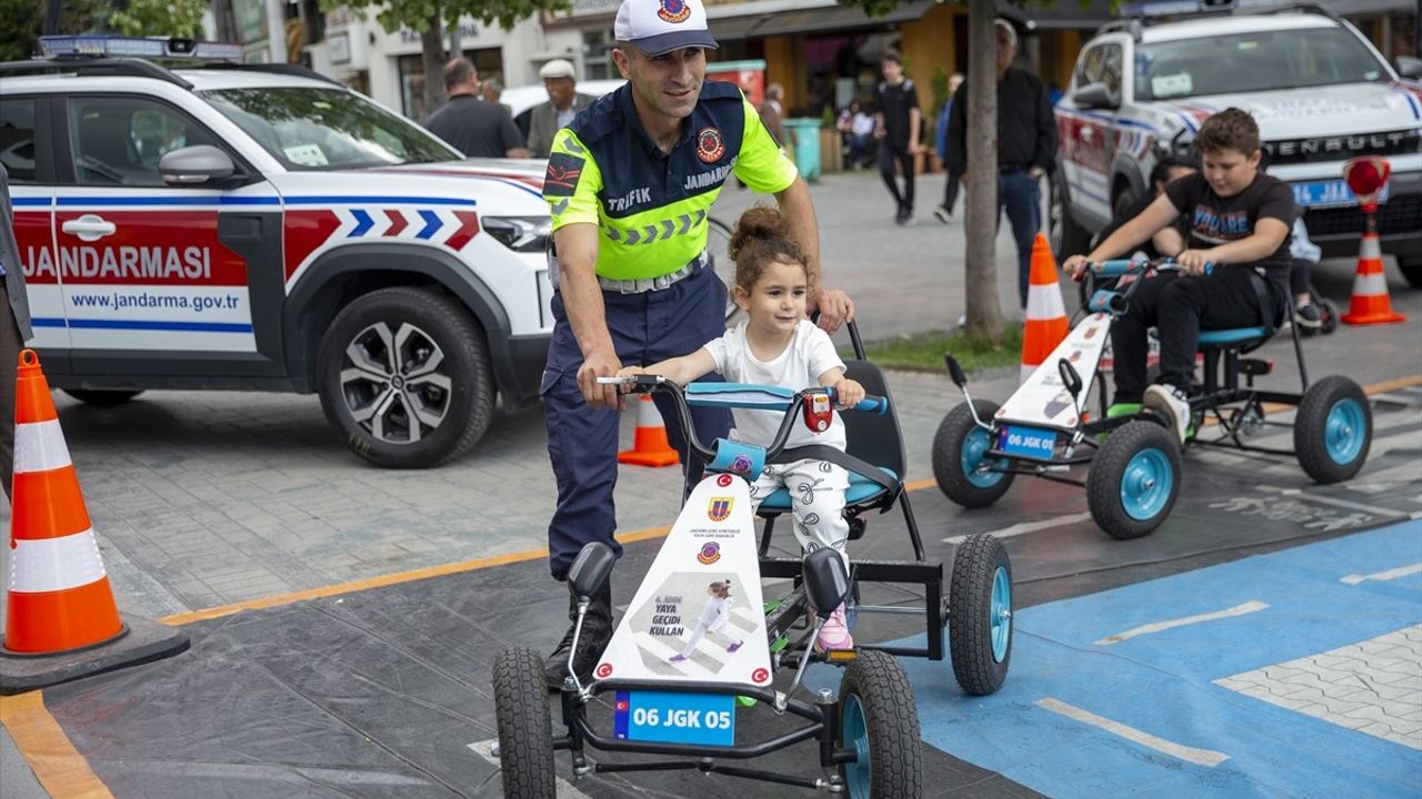 Bolu'da Mobil Trafik Eğitim Tırı ile Trafik Güvenliği Bilinçlendirildi
