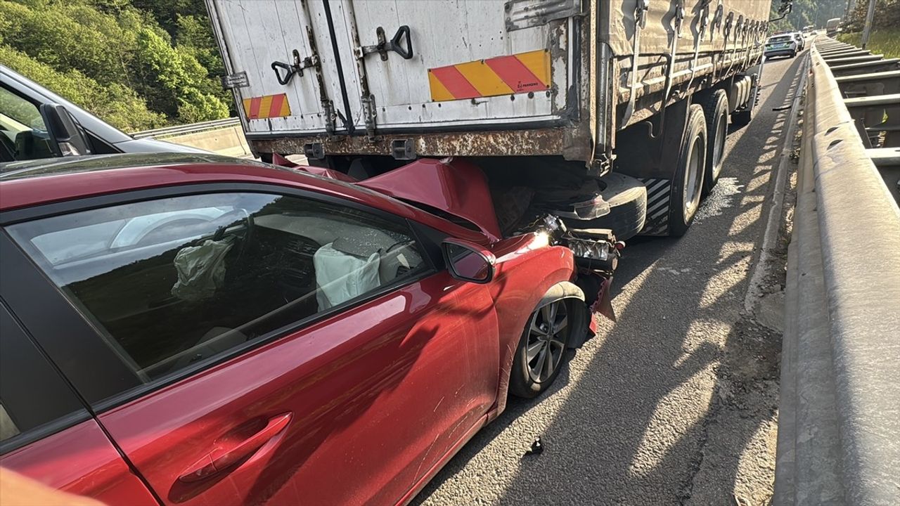 Bolu'da Trafik Kazası: 2 Yaralı