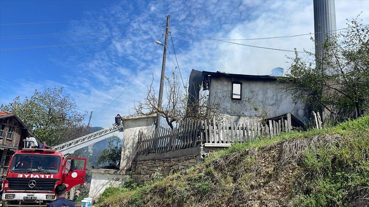 Bolu'da Yangın: Camii ve Köy Konağı Kül Oldu