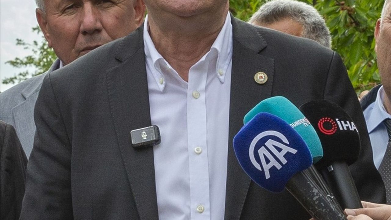 Bolu'da Ziraat Odaları Genel Başkanı Şemsi Bayraktar, Çiftçilerle Buluştu
