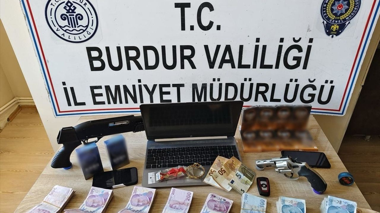 Burdur'da Fuhuş Operasyonunda 8 Zanlı Tutuklandı