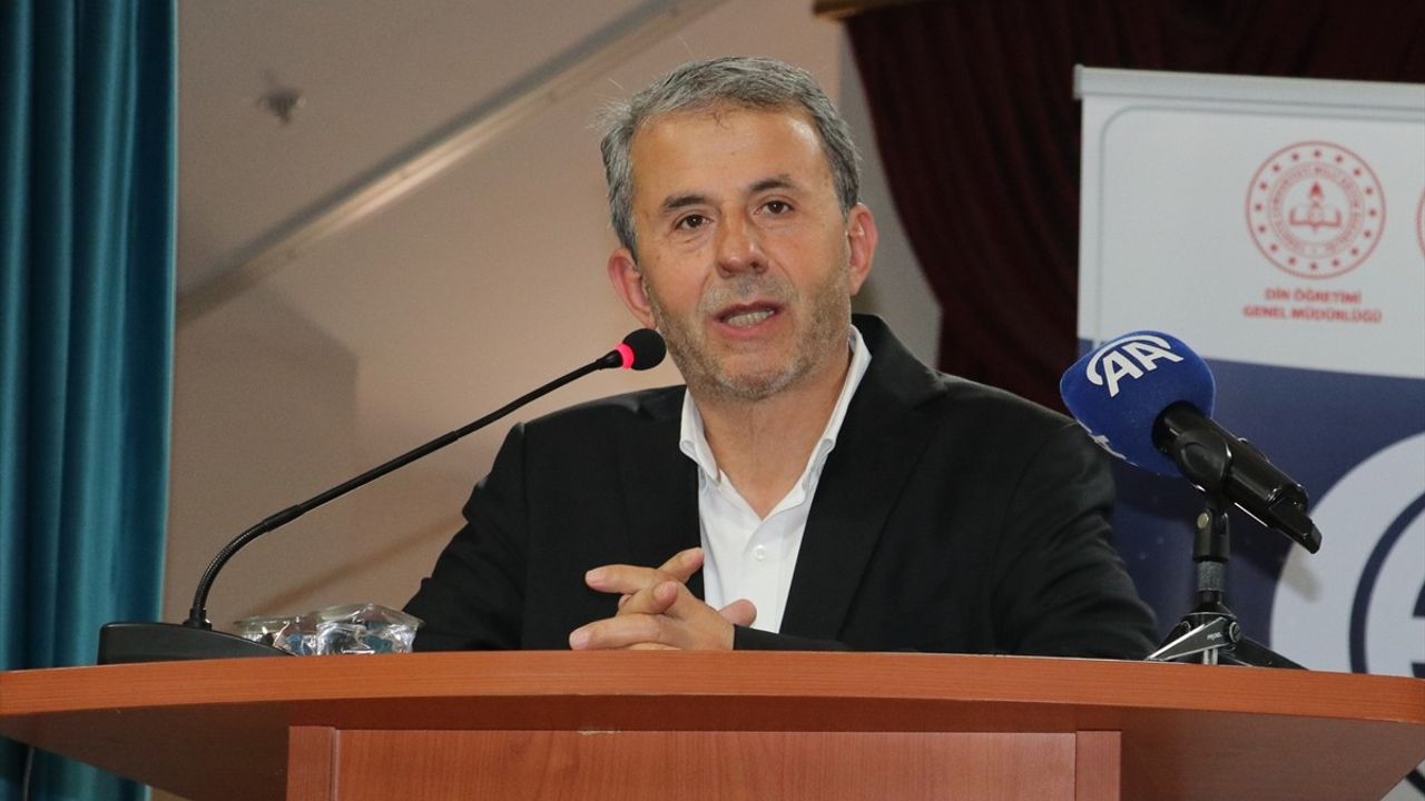 Bursa'da İslam Dünyasına Yönelik Küresel Çözümler Konferansı Düzenleniyor