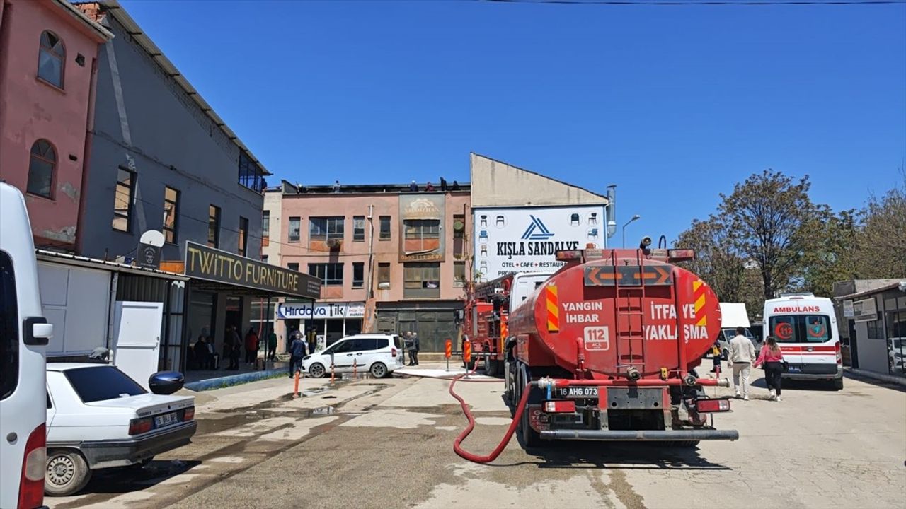 Bursa'da Mobilya İmalathanesinde Yangın Kontrol Altına Alındı