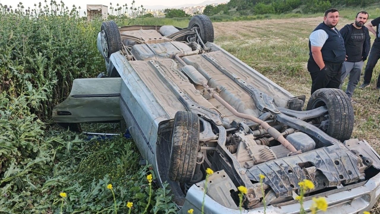 Bursa'da Otomobil Şarampole Devrildi, 5 Yaralı
