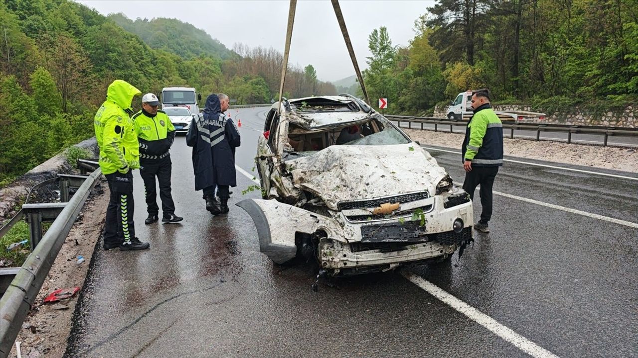 Bursa'da Şarampole Devrilen Araçta Üzücü Kaza