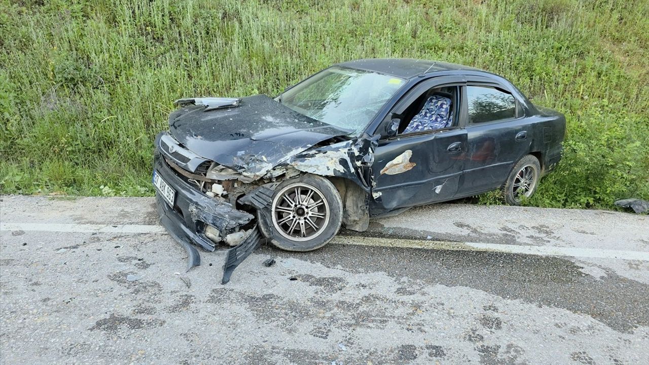 Bursa'daki Trafik Kazasında 3 Yaralı